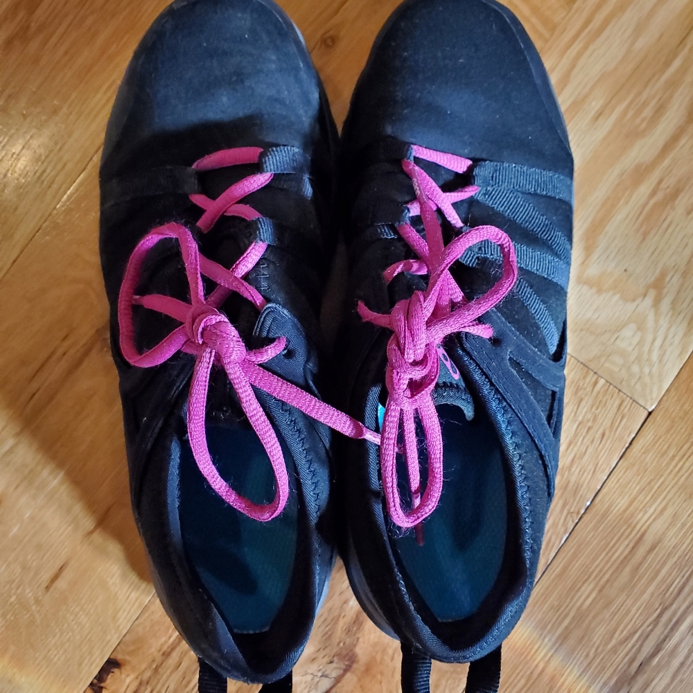 Abeo athletic shoes